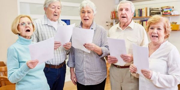 Gemeinsames Singen im Allendetreff